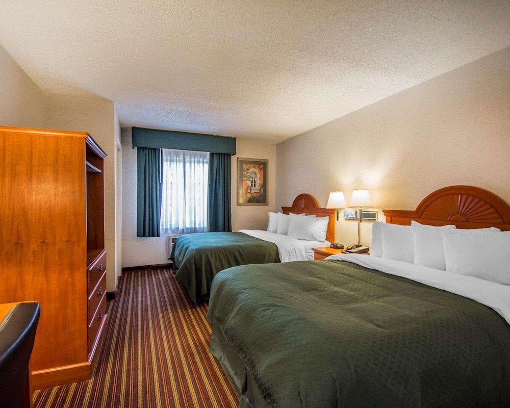 Suite, Multiple Beds, Non Smoking - Photo 1