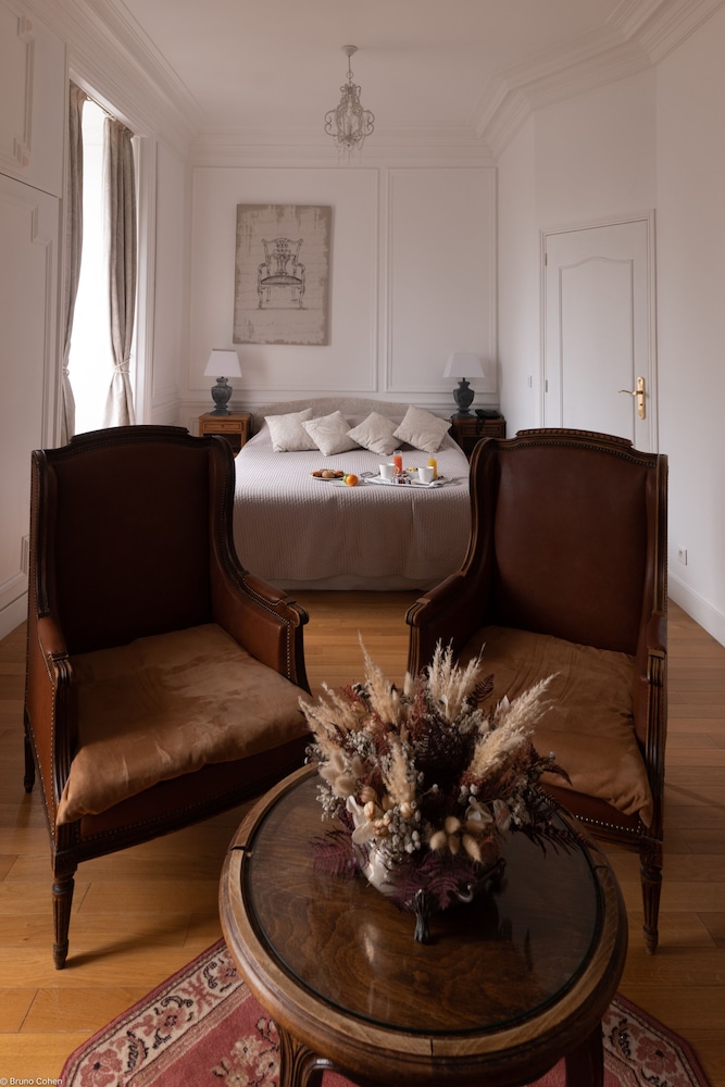 Contenporary suite photo 1