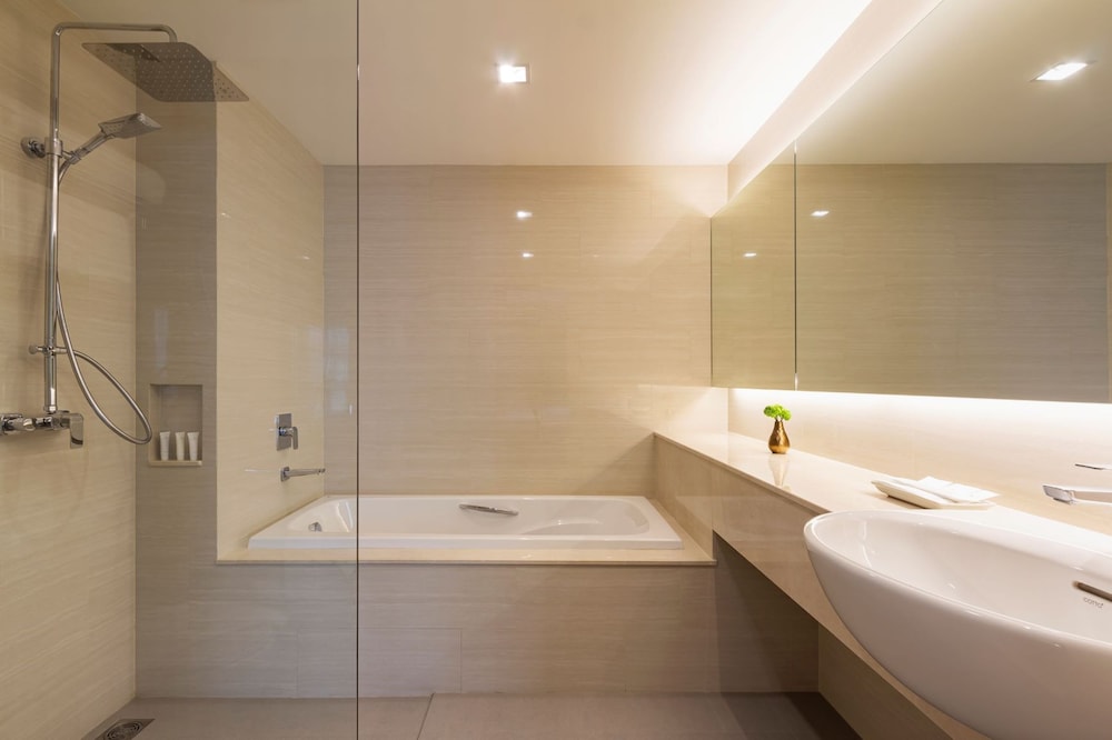 Deluxe Room, 2 Twin Beds, Pool View - Photo 10
