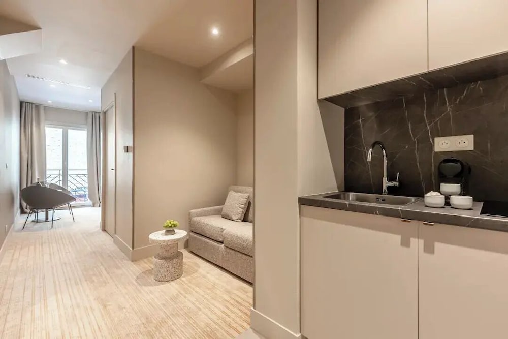 Junior Suite with Balcony photo 2