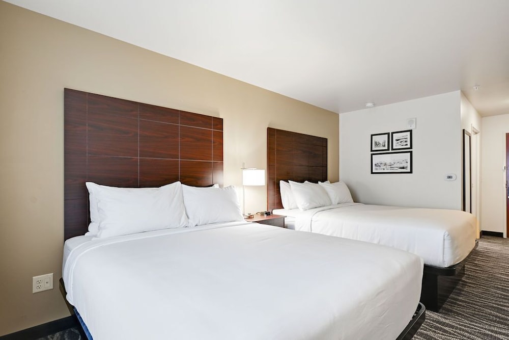 Room, 2 Queen Beds, Non Smoking - Photo 6