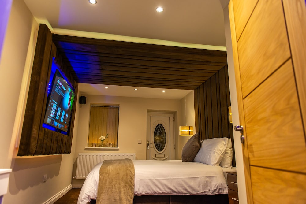 Executive Apartment, Accessible, Private Bathroom (Jacuzzi - Apartment 1) - Photo 12