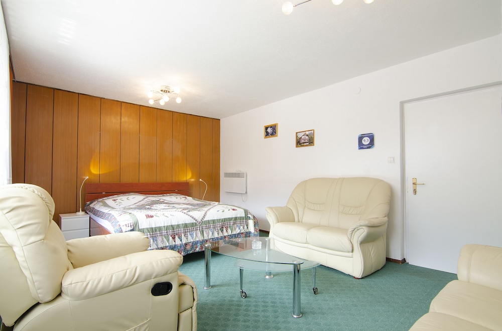 Standard Room, Private Bathroom (King) photo 1