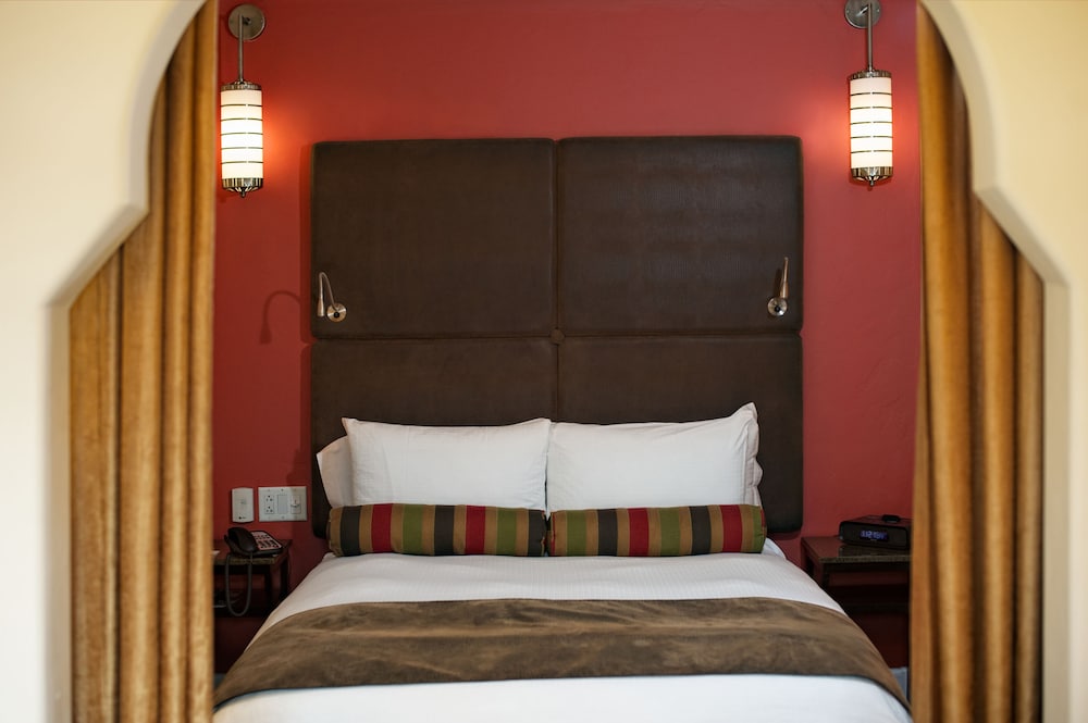 Junior Suite, 1 Queen Bed with Sofa bed (Alcove) - Photo 4