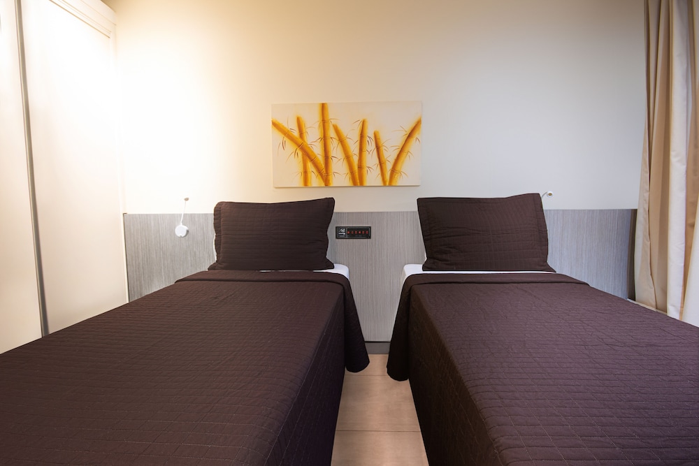 Deluxe Triple Room, 3 Twin Beds photo 2