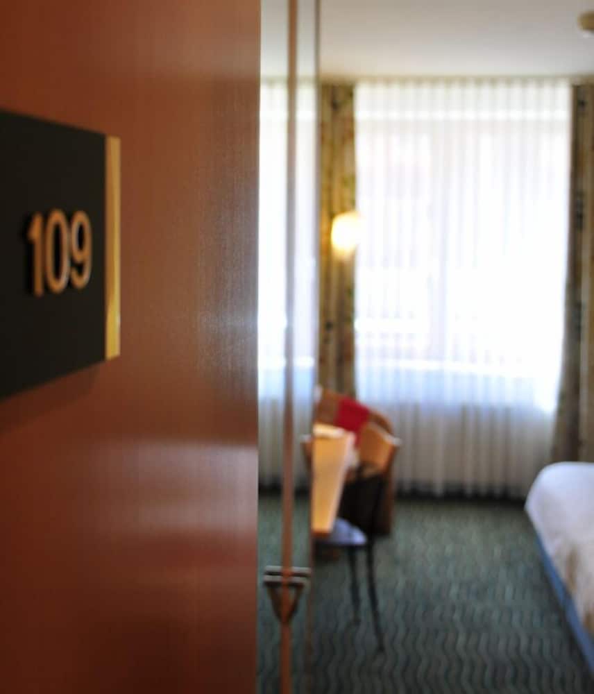 Double or Twin Room photo 3