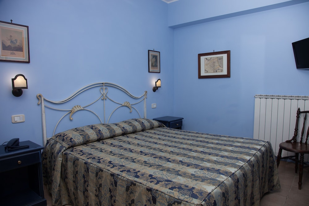 Economy Double Room photo 3