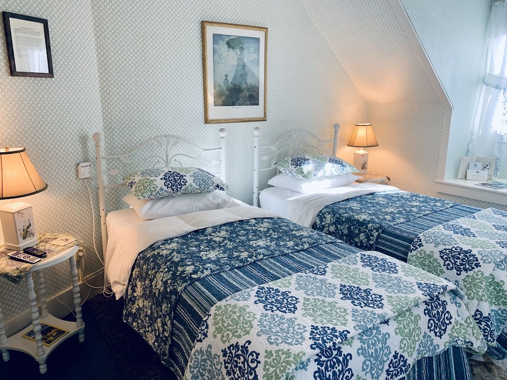 Twin Room, Private Bathroom (Room 5 -External Bathroom) photo 1