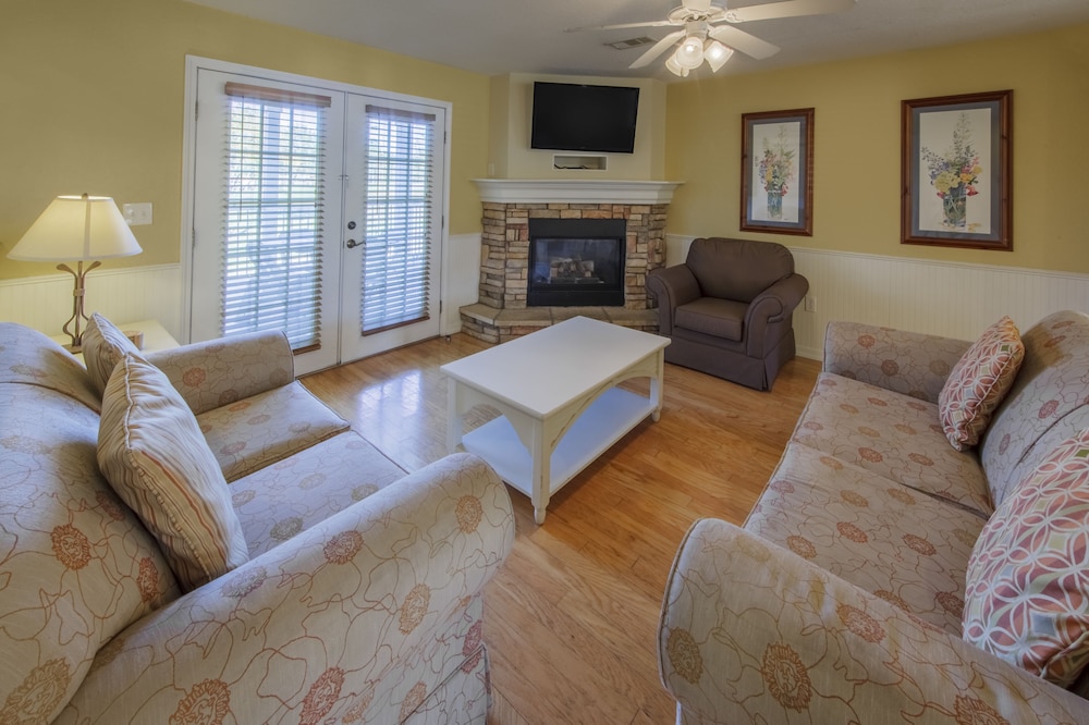 Grand Room, 2 Bedrooms photo 2