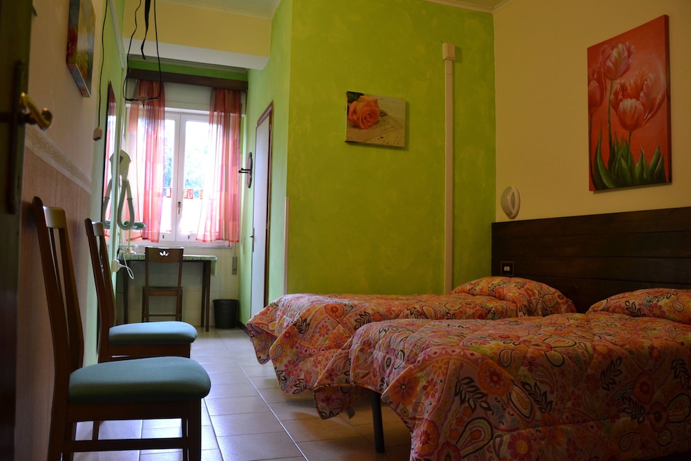 Standard Twin Room photo 2