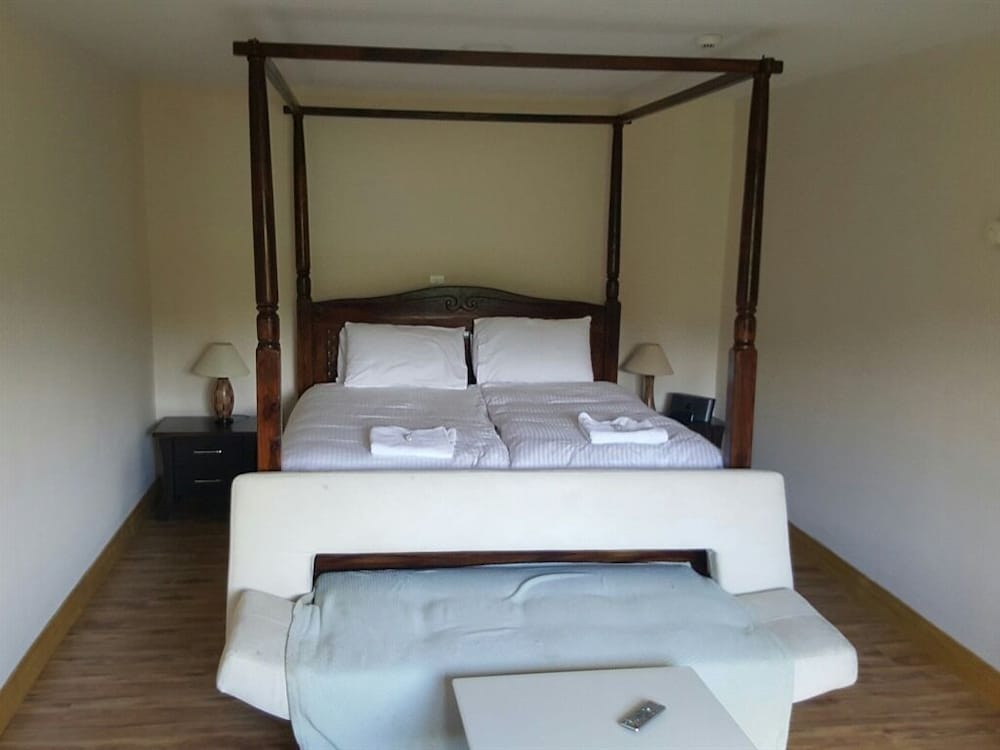 Quadruple Room, Ensuite (River View)
