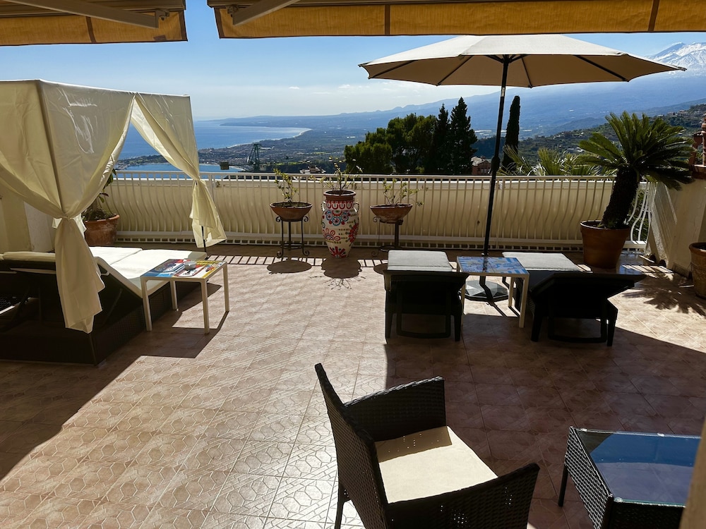 Suite, 1 King Bed with Sofa bed, Accessible, Sea View - Photo 7