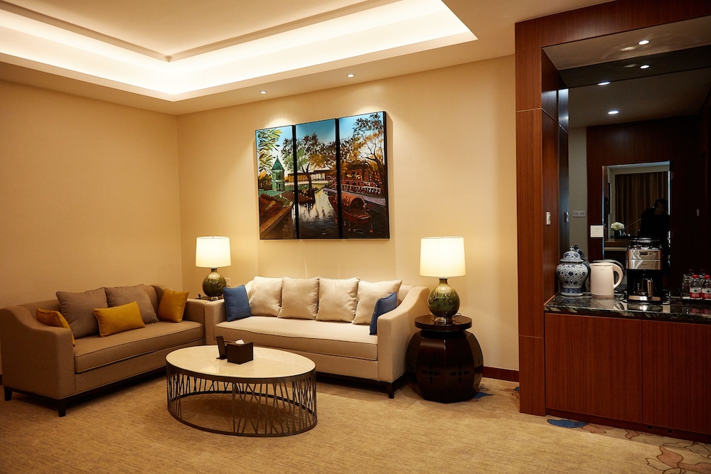 Deluxe Suite photo 1