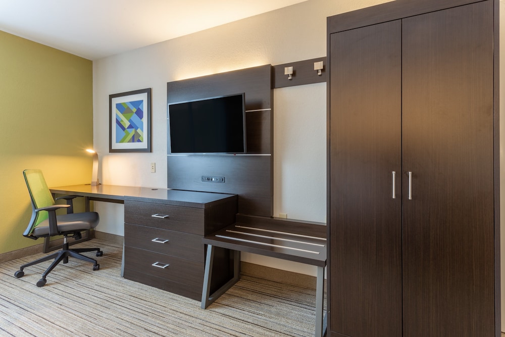 Standard Room, 1 King Bed - Photo 3