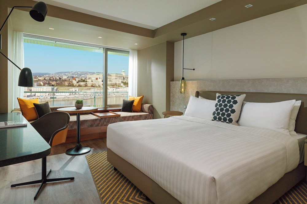 Deluxe Room, 1 King Bed, River View