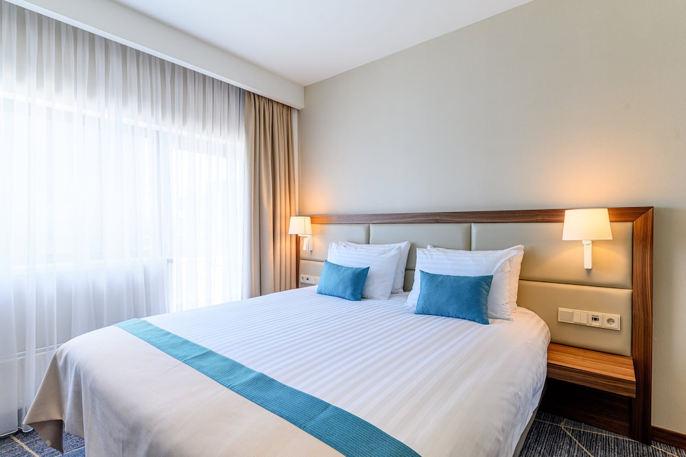 Standard Room, 1 King Bed, Ground Floor