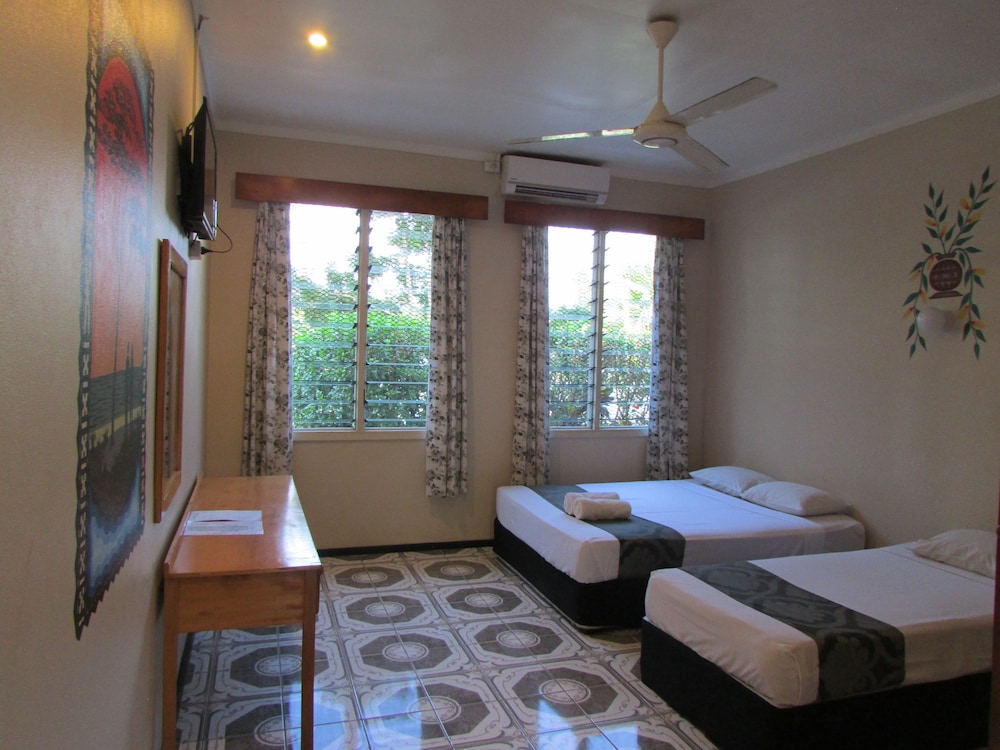 Air-Condition Poolside Suite photo 8