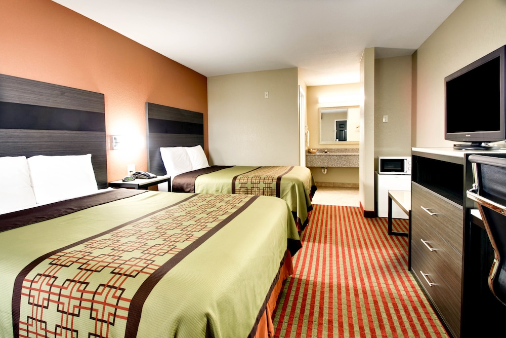 Standard Room, 2 Queen Beds, Non Smoking - Photo 1