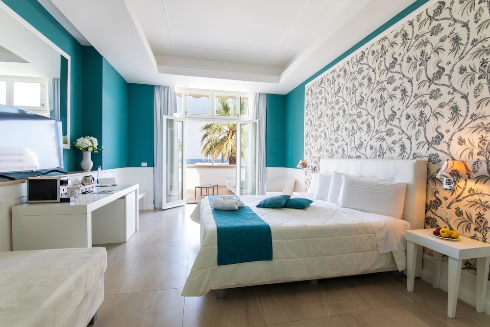 Royal Suite, Sea View thumbnail 6
