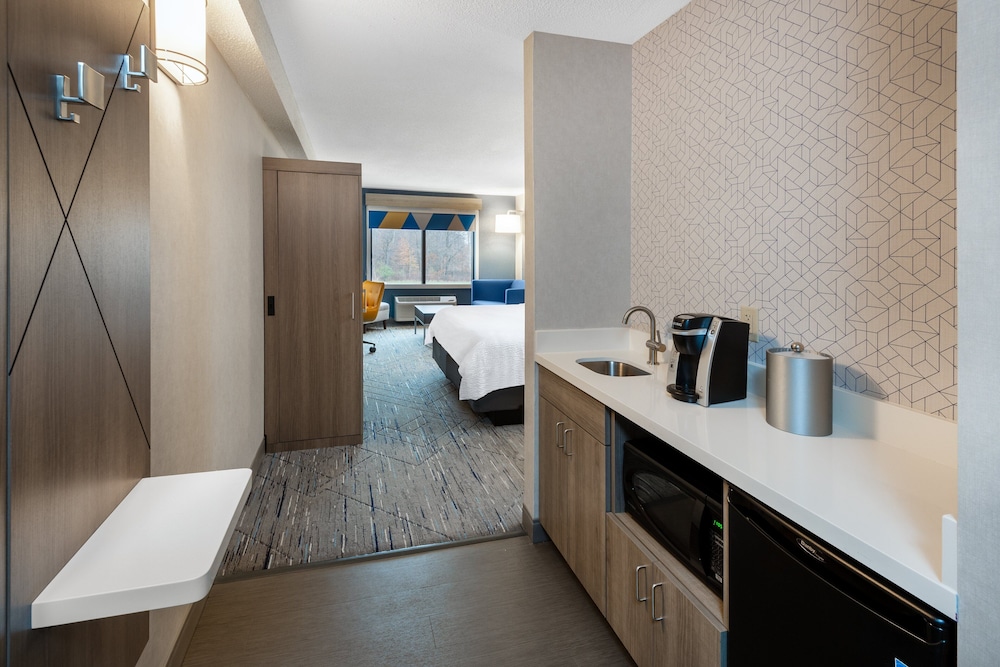 Room, 1 King Bed with Sofa bed, Accessible (Communications, Mobility) - Photo 1