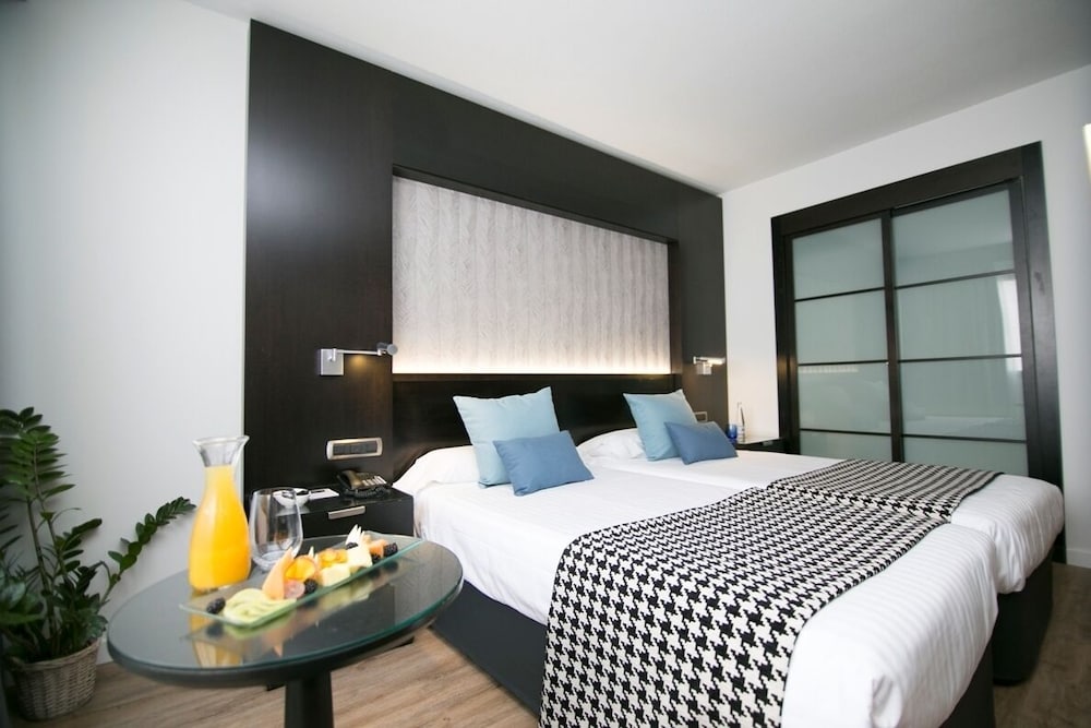 Premium Double Room, 1 Queen Bed - Photo 2