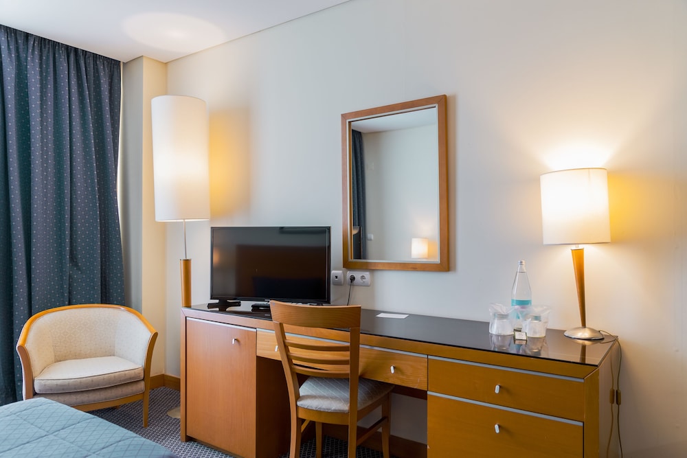 Twin Room, City View - Photo 8