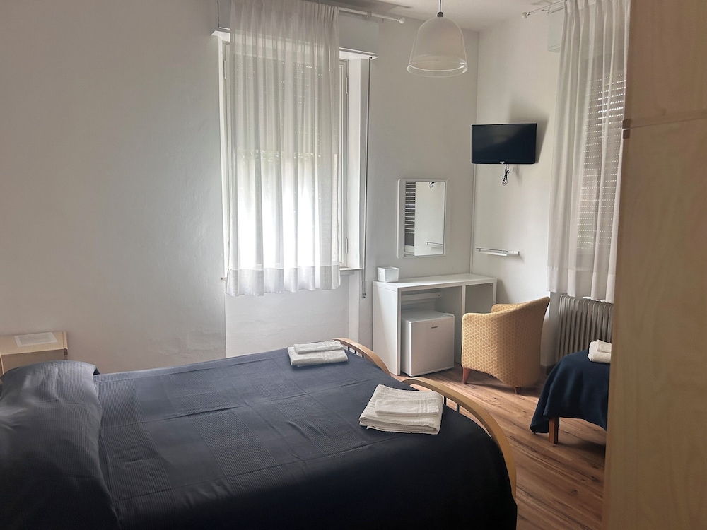 Classic Triple Room photo 2