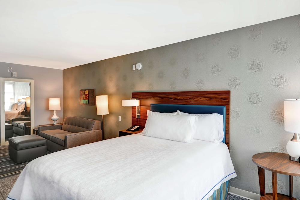 Suite, 1 Queen Bed, Accessible (Hearing) - Photo 1