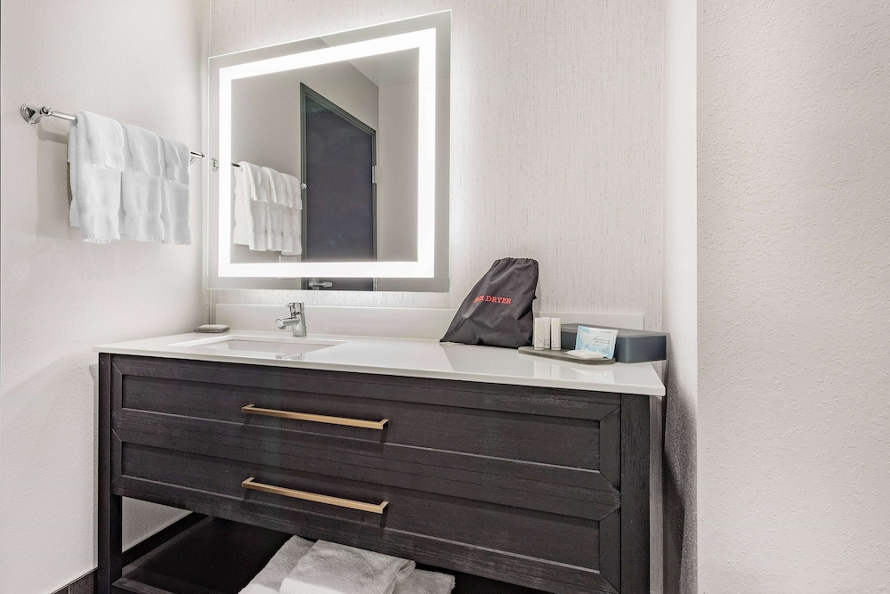 Studio Suite, 1 King Bed, Non Smoking - Photo 6