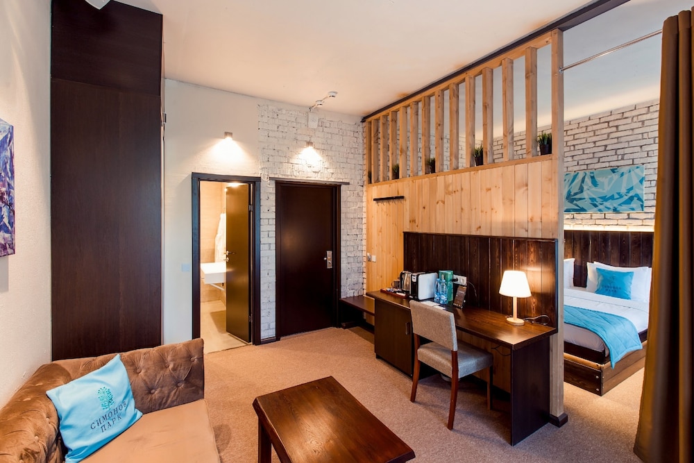 Luxury Suite, 1 Queen Bed with Sofa bed, Park View photo 1