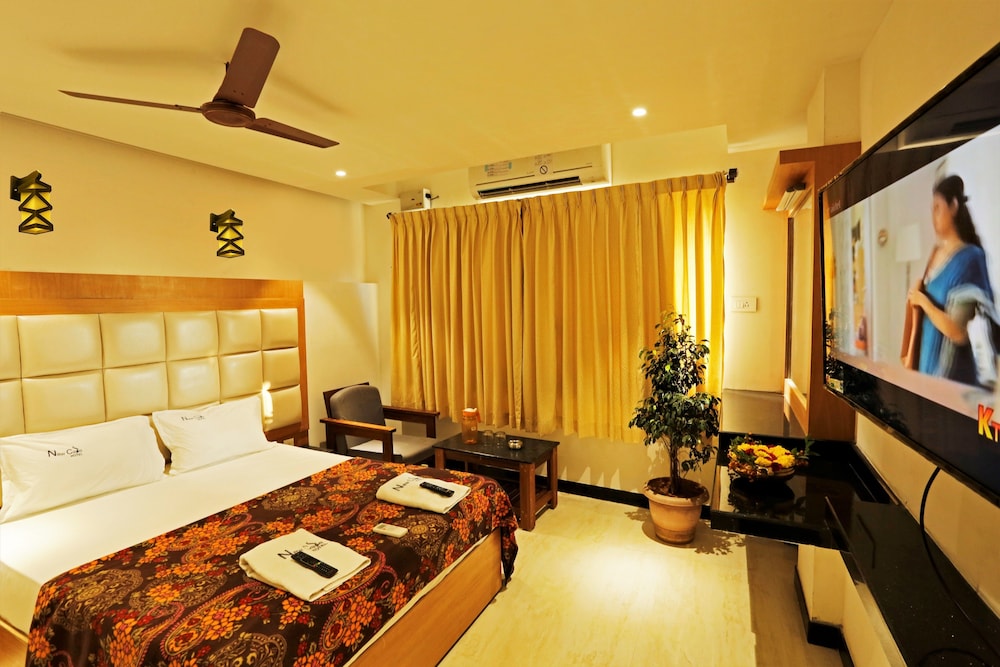 Deluxe Room, 1 King Bed, Non Smoking photo 1
