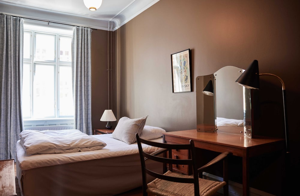 Single Room, 1 Twin Bed, Shared Bathroom photo 1