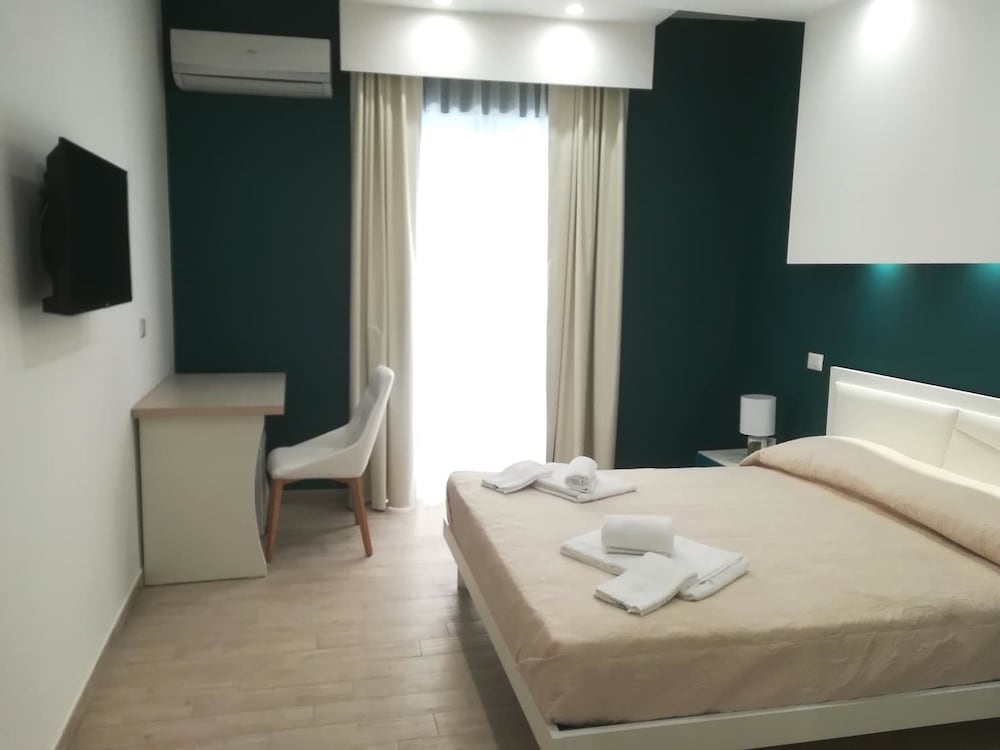 Comfort Double or Twin Room, 1 Queen Bed photo 3