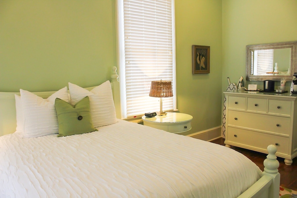Classic Room, 1 Queen Bed (Luxury Room 2 (David)) photo 2