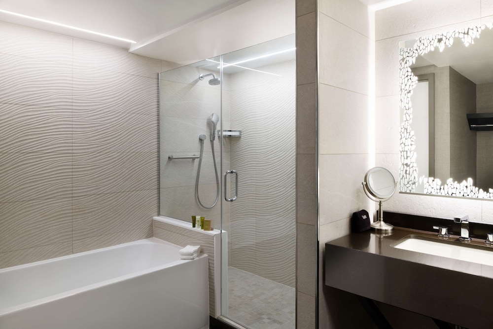 1 King 1 Bedroom Presidential Suite River View
