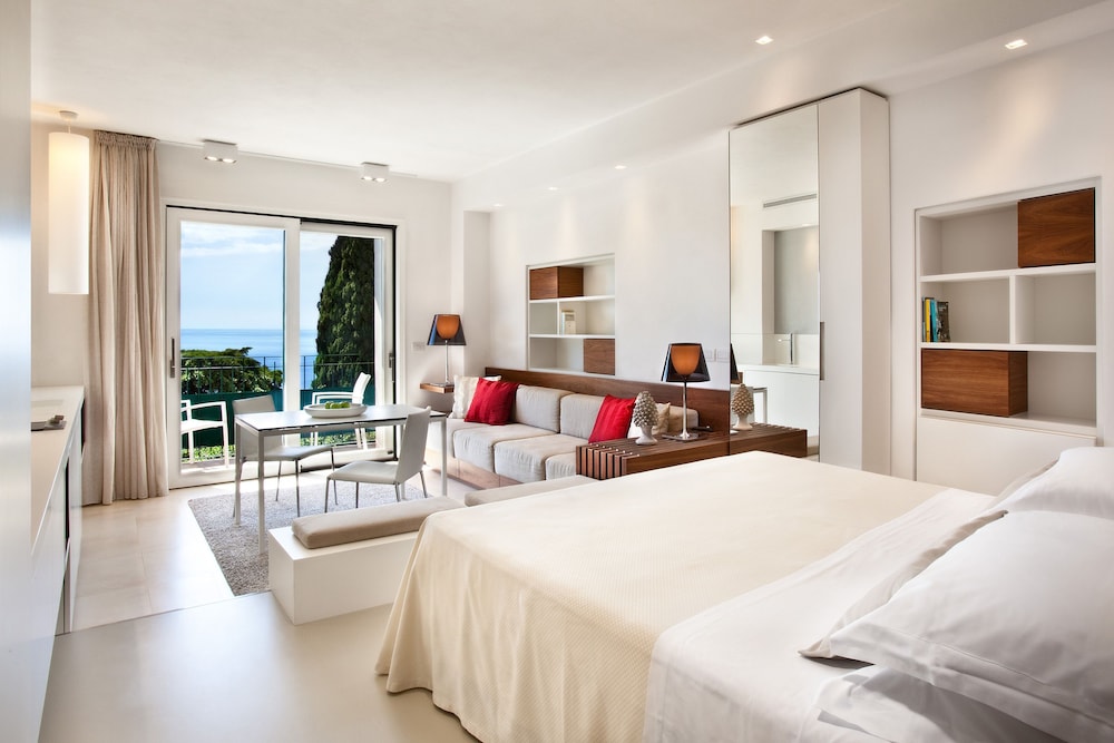 Deluxe Studio with Balcony  Sea View and Etna View (90 meters from the main building) - Photo 3