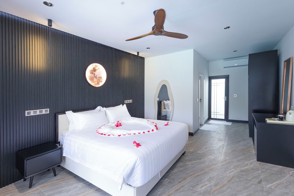Deluxe Double Room, Pool View