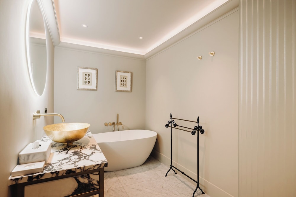 Grand Room, Canal View (Merchant) thumbnail 5