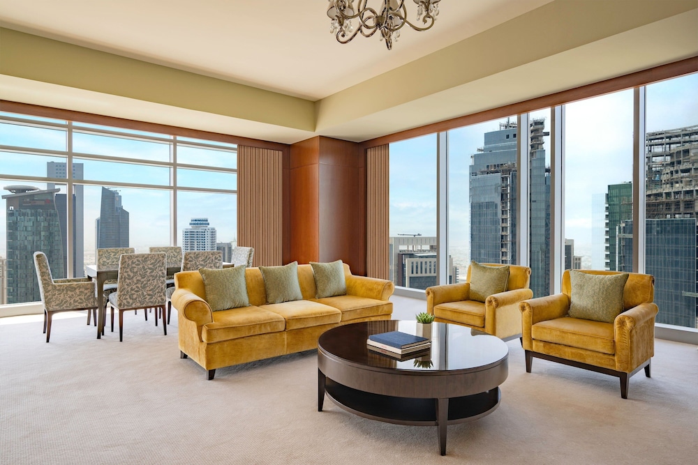 Executive Suite, 1 King Bed photo 2