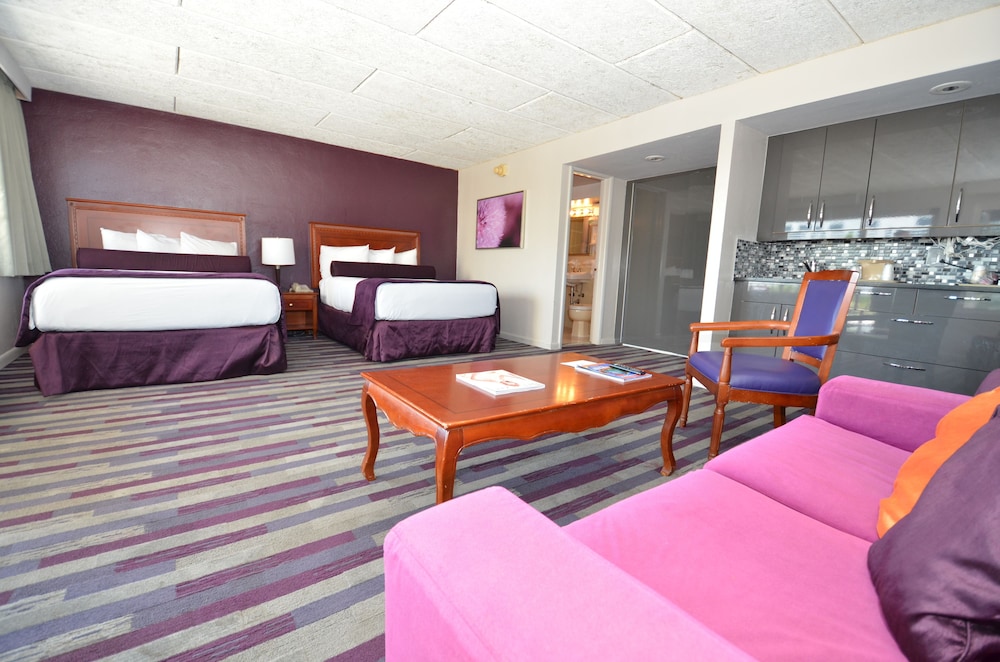 Suite, 2 Double Beds - Photo 1