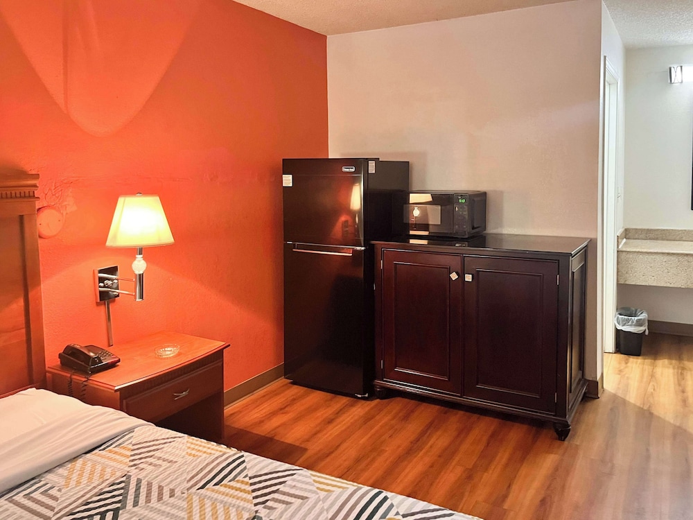 Deluxe Room, 1 King Bed, Non Smoking photo 1