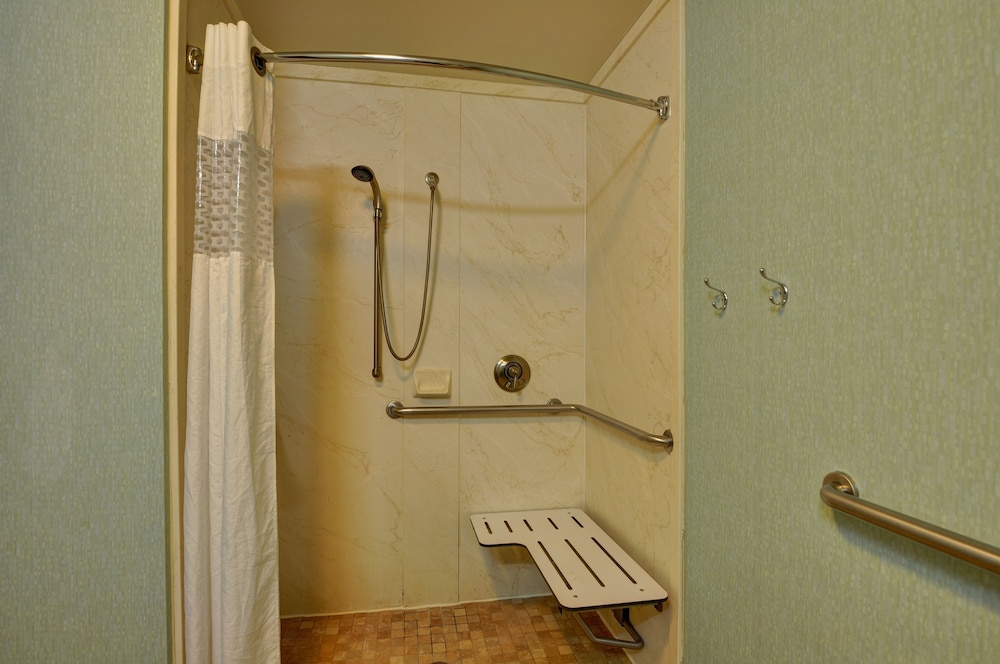 Room, 1 King Bed, Accessible - Photo 7