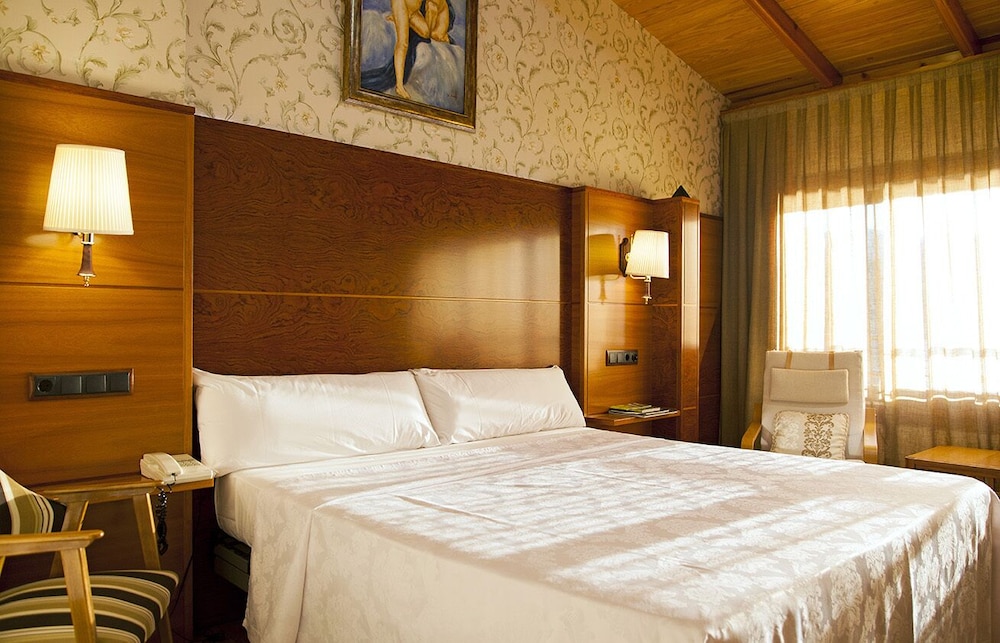 Junior Room, 1 King Bed, Sea View - Photo 4
