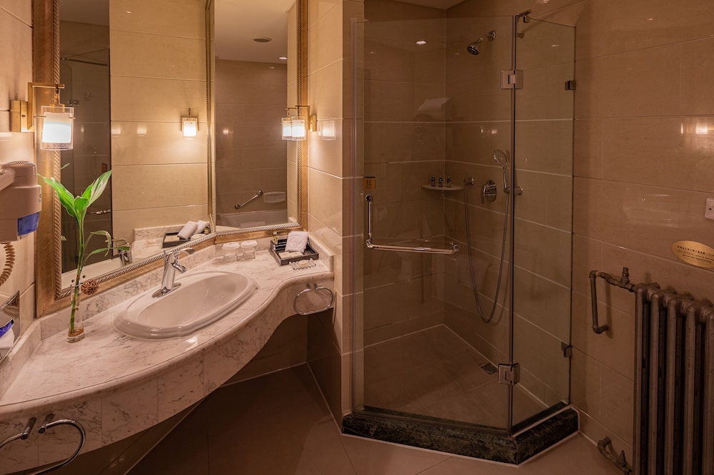 Luxury Room, 1 King Bed, City View photo 3