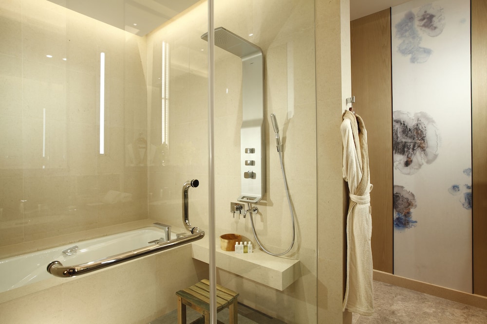 Executive Room, 1 King Bed photo 2