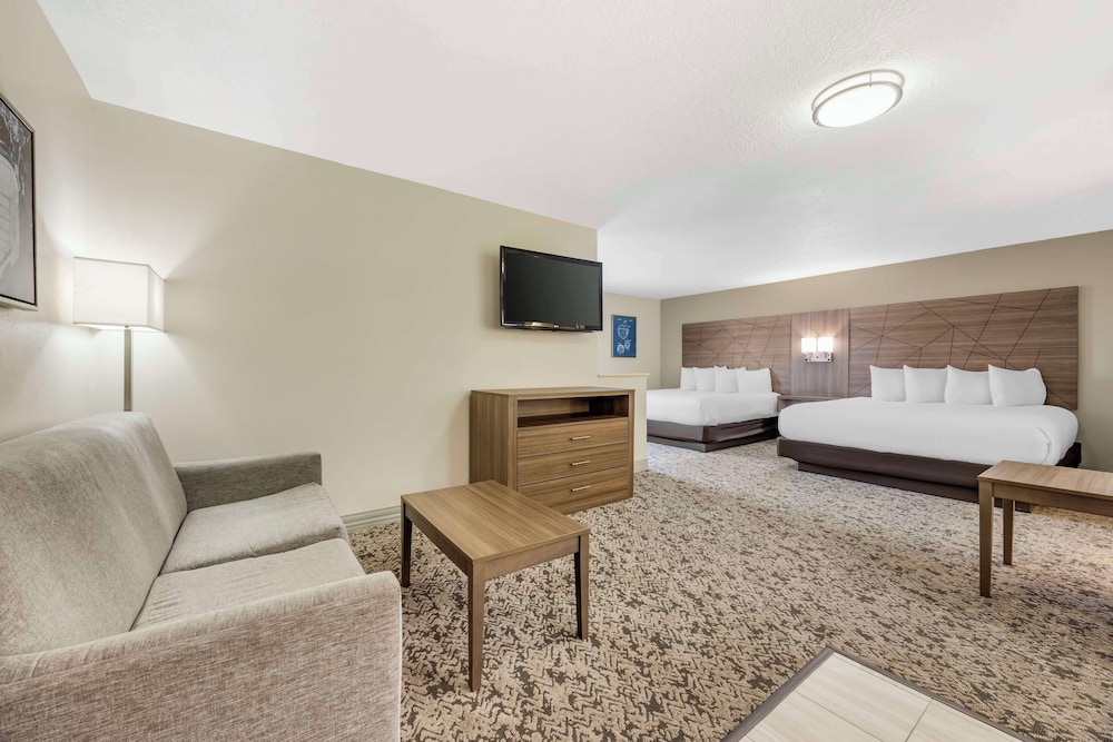 Standard Room, Multiple Beds, Non Smoking, Balcony (Larger Room) photo 1