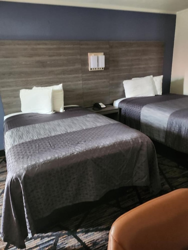 Room, 2 Double Beds, Non Smoking - Photo 7
