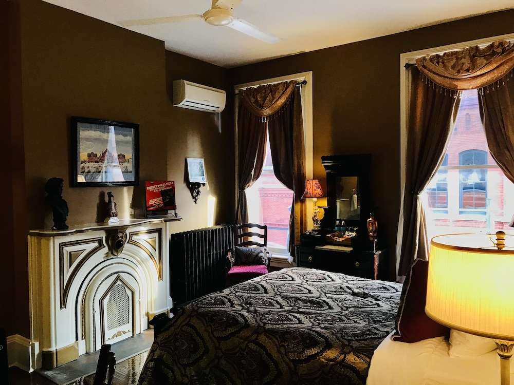 Deluxe Room, 1 Queen Bed, Non Smoking, Refrigerator (Beethoven) photo 3