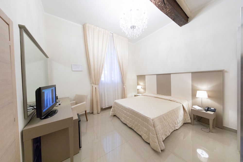 Superior Double or Twin Room - Photo 8