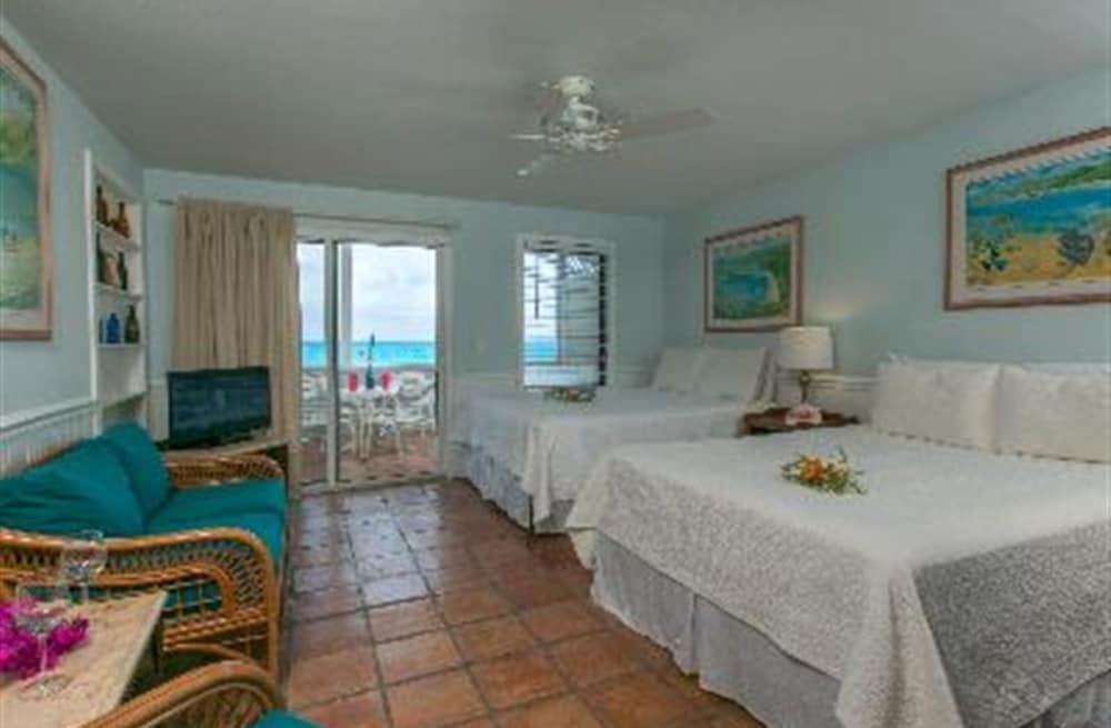 Waterfront Studio Suite (Ginger Thomas) photo 1